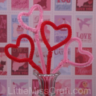 Easy and cute heart craft made with pipe cleaners!