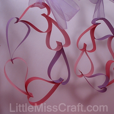 Heart wreath made with construction paper and staples!  For Valentines Day, weddings or birthdays!